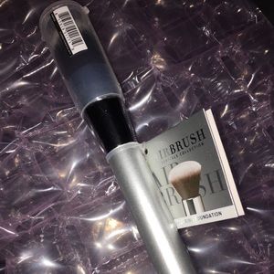 It Cosmetics Airbrush Foundation blurring brush